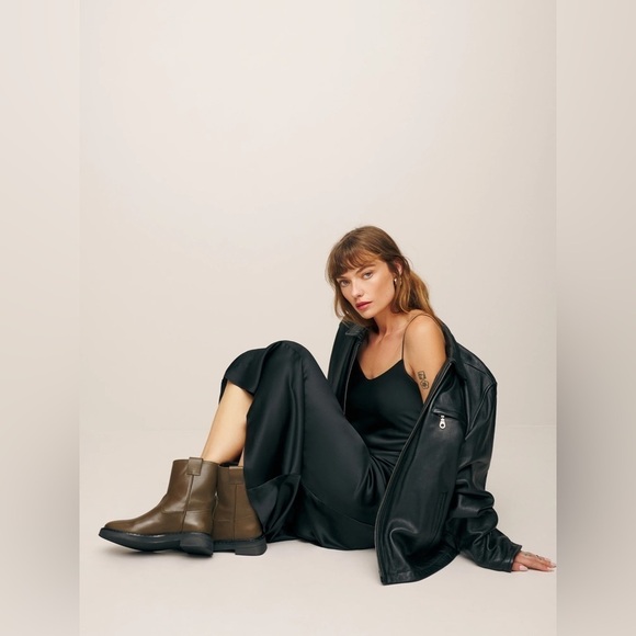 NWB Reformation Alexandra Lug Sole Chelsea Ankle Boots In Truffle Brown Green 10 - Picture 1 of 11